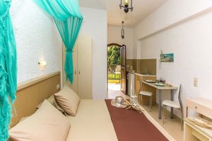 Fly & Go Stelios Gardens