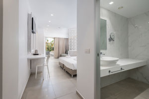 Woonvoorbeeld Deluxe zwembadzicht veranda