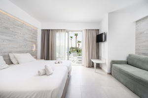 Woonvoorbeeld Junior suite deluxe zwembadzicht