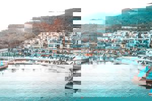 The Norm Collection Door'a