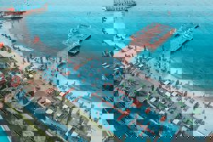 The Norm Collection Door'a