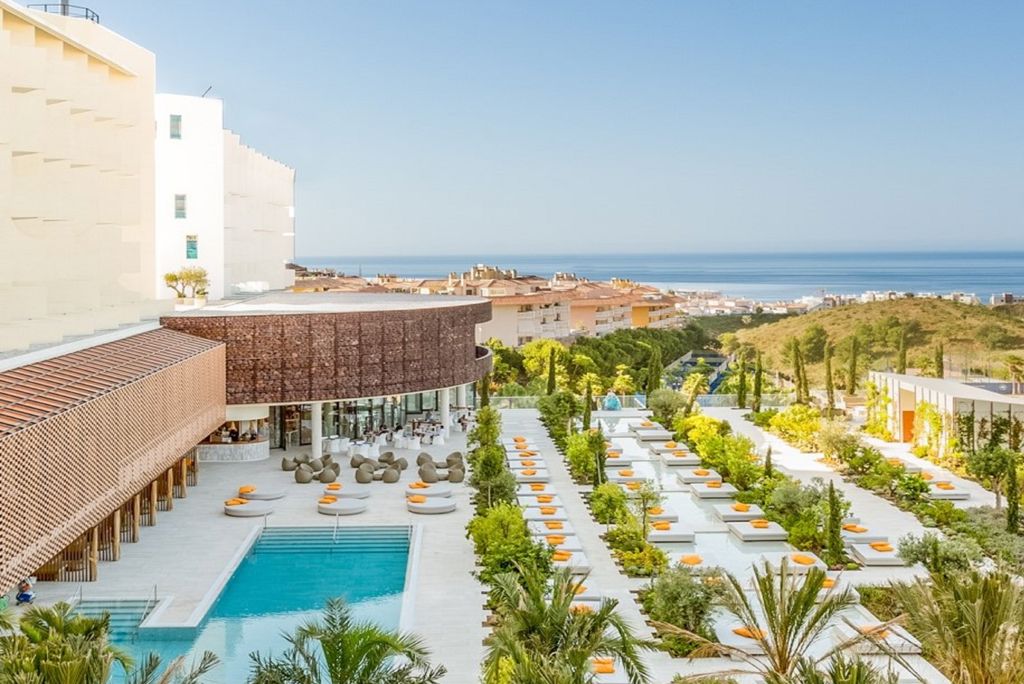 fly-go-higueron-hotel-malaga-curio-collection-by-hilton