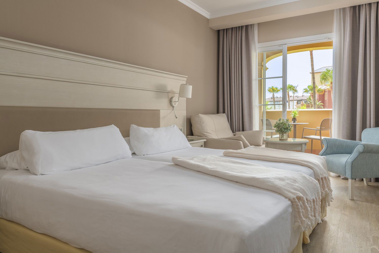 Fly & Go Iberostar Waves Malaga Playa