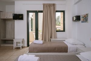 Dionysos Apartments & Studios