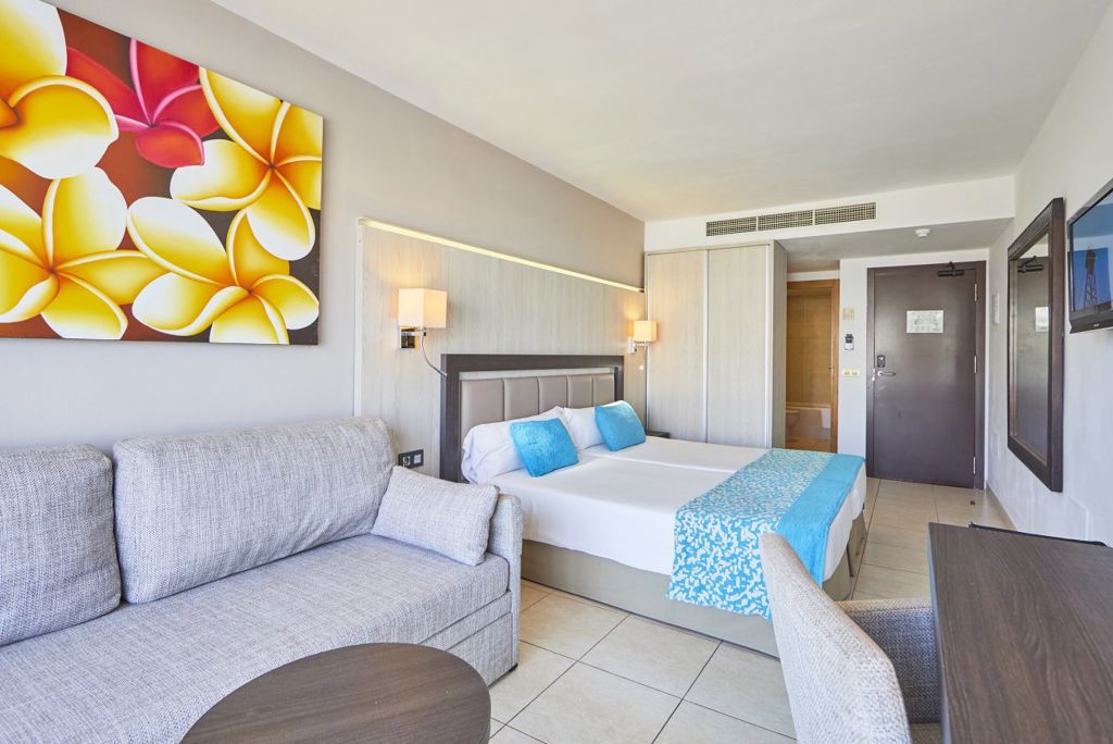 fly-go-fergus-style-bahamas