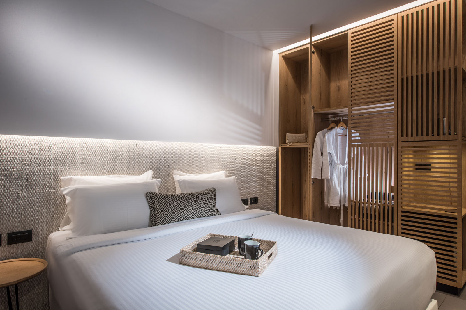 Enorme Ammos Beach slide 3