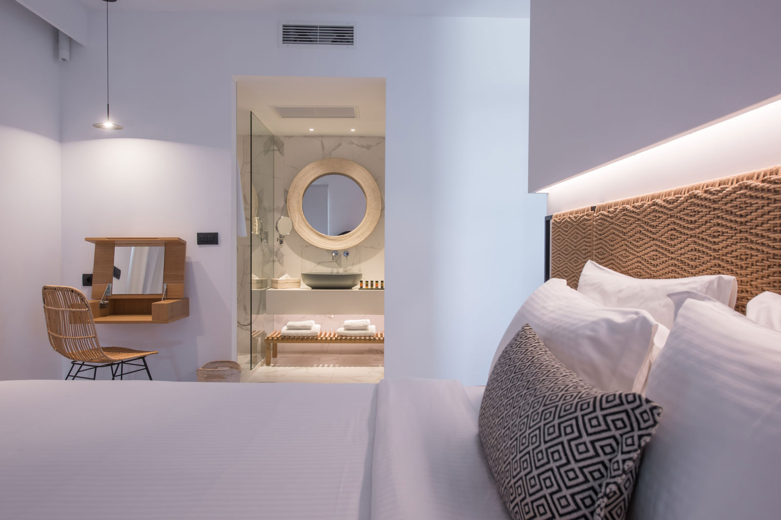 Enorme Ammos Beach slide 4