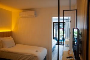 Woonvoorbeeld clubswim-up kamer