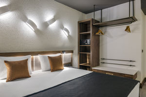 Excursiereis & Kaia Coracesium