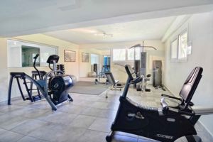 Fly & Go Konaki Hotel