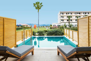 Woonvoorbeeld familiekamer privezwembad