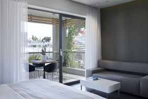 Fly & Go Pelagos Suites Hotel & Spa