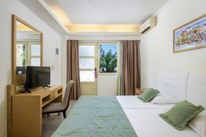 Woonvoorbeeld familiekamer met landzicht