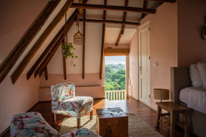 Woonvoorbeeld Pink Room met natuur- of zeezicht