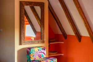 Woonvoorbeeld Coral Red Room met zeezicht