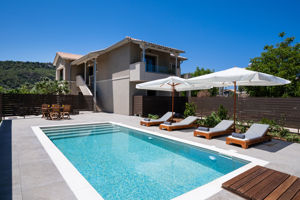 Woonvoorbeeld: 3-kamerappartement met privezwembad