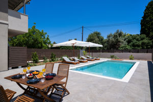 Woonvoorbeeld: 3-kamerappartement met privezwembad