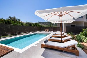 Woonvoorbeeld: 4-kamervilla met privezwembad