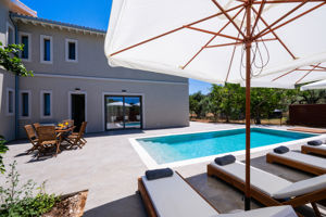 Woonvoorbeeld: 4-kamervilla met privezwembad