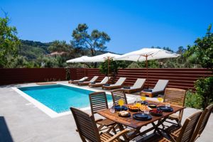 Woonvoorbeeld: 4-kamervilla met privezwembad