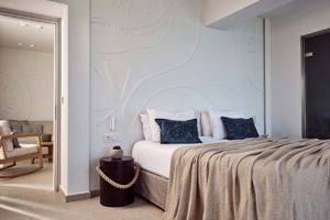 Woonvoorbeeld Superior Suite met zeezicht en bubbelbad