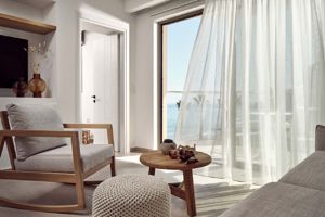 Woonvoorbeeld Superior Suite met zeezicht en bubbelbad