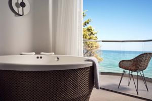 Woonvoorbeeld Superior Suite met zeezicht en bubbelbad