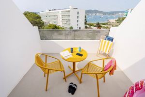 Woonvoorbeeld studio met zeezicht