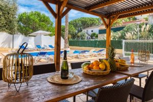 Villa Ashley Lloret de Mar (Inclusief VIP-Partypakket)