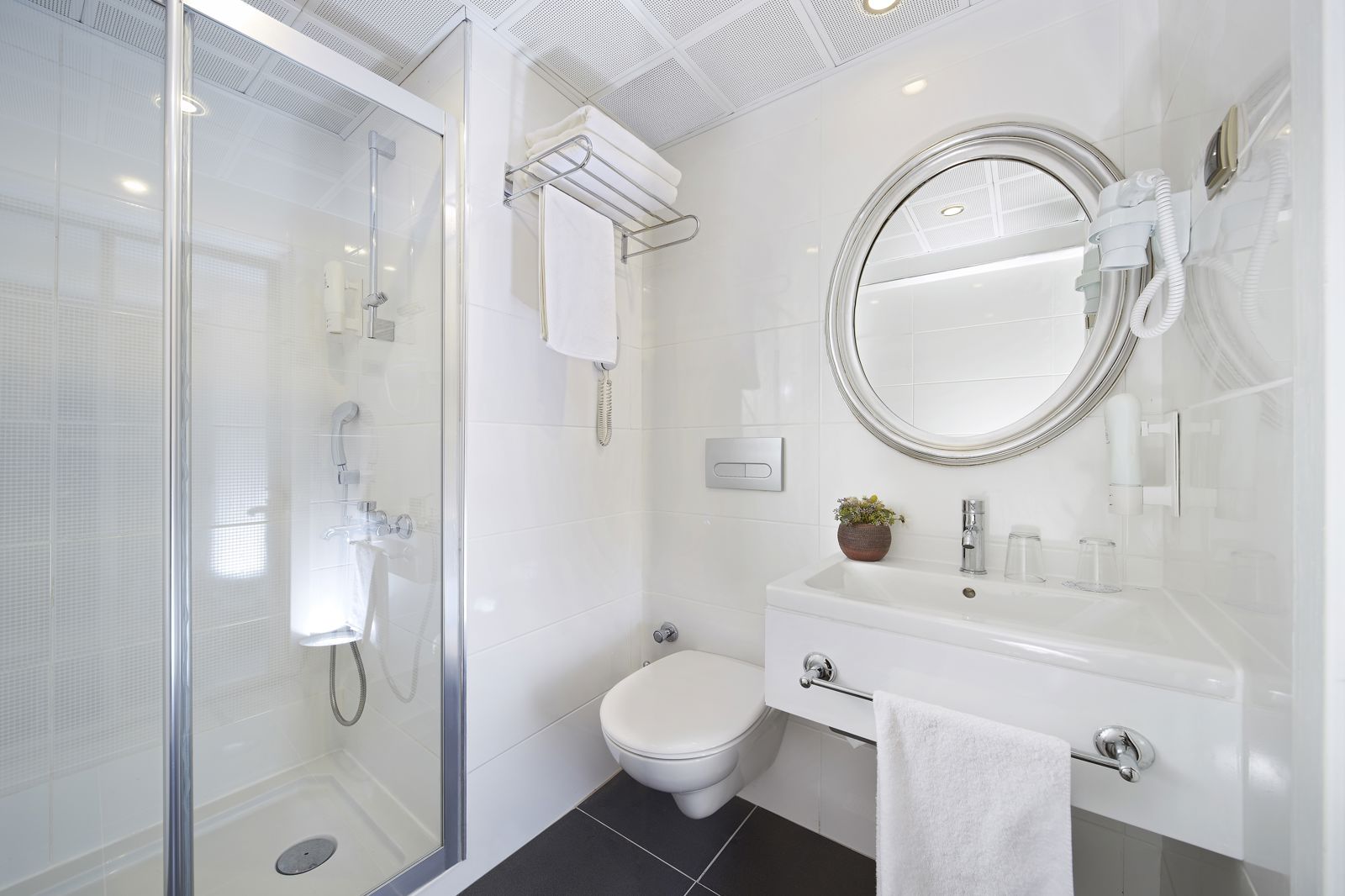 Ideal Pearl Hotel slide 4