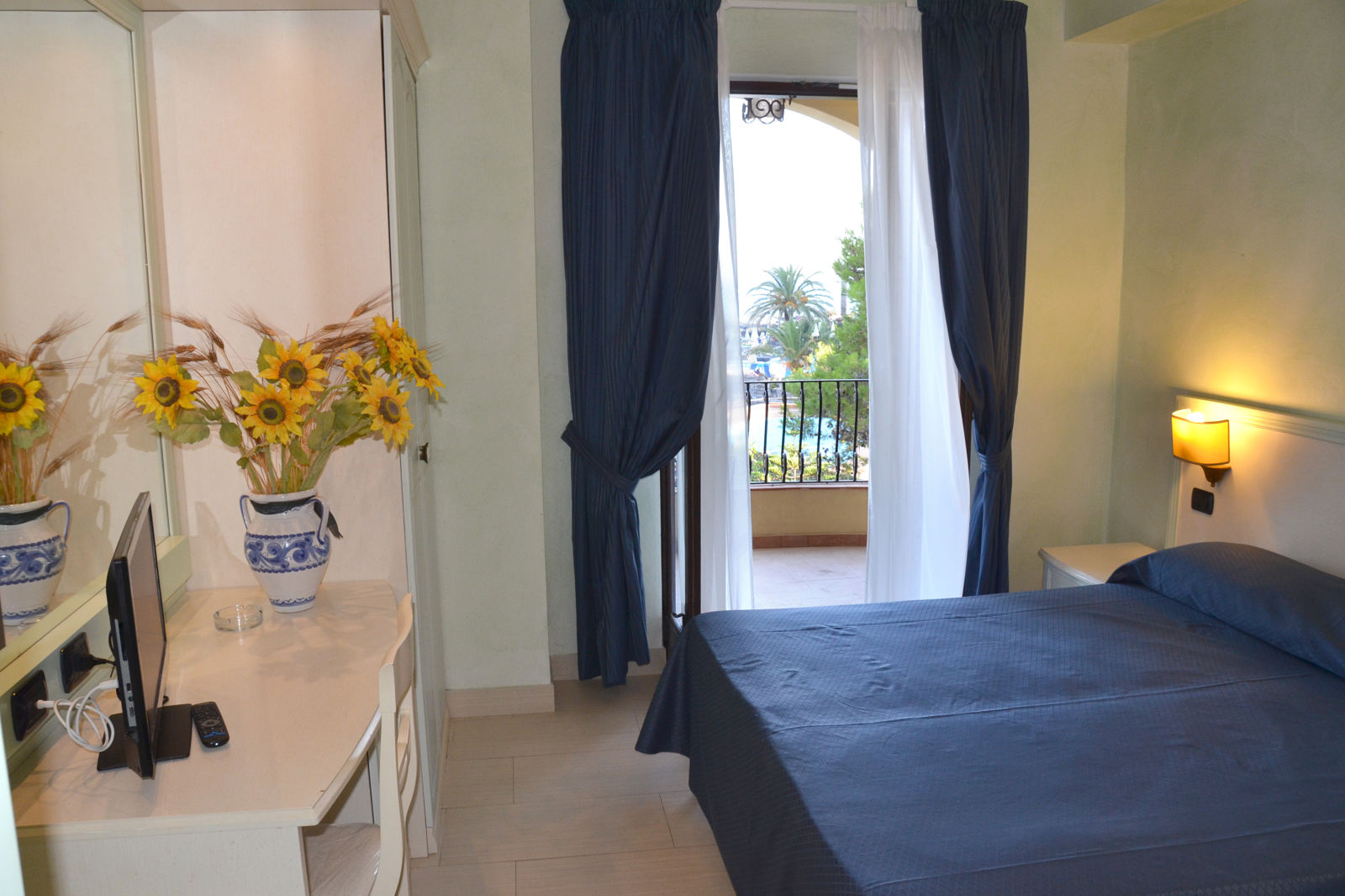 Arathena Rocks slide 5