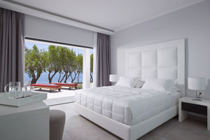 Dimitra Beach Hotel & Suites