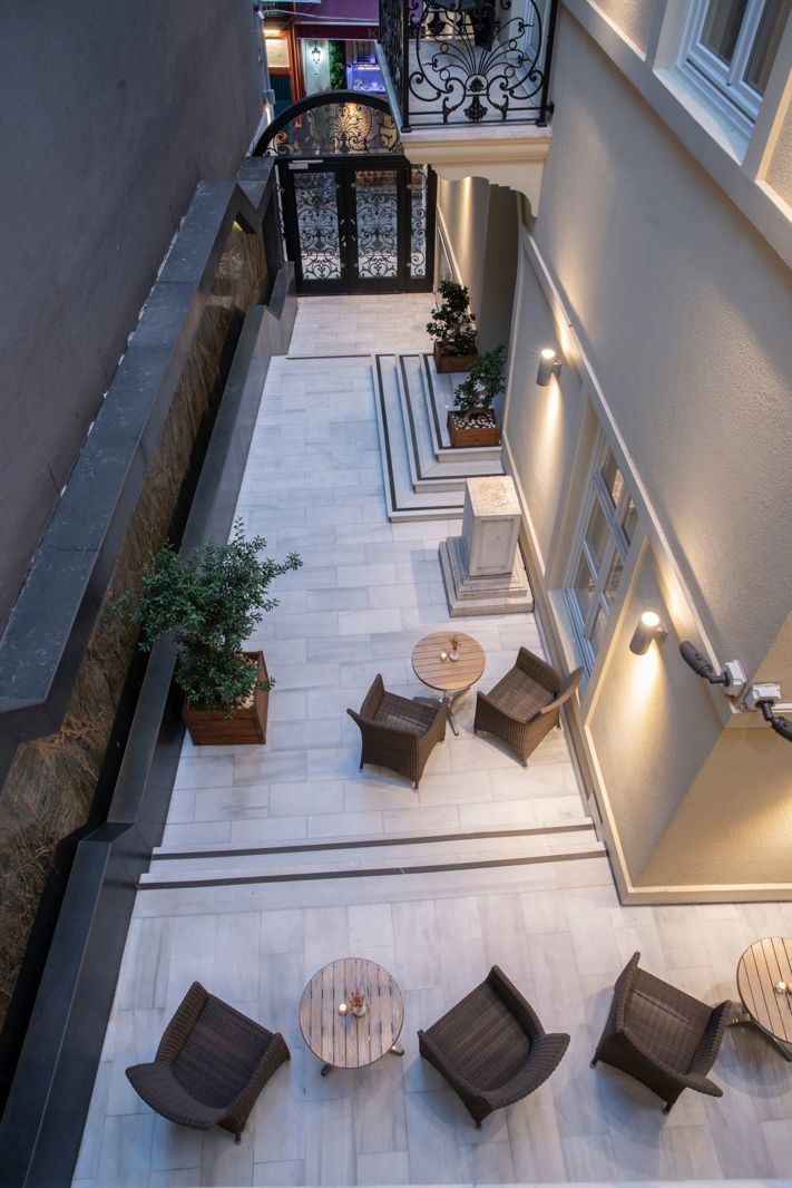 Akka Hotels Suites slide 3