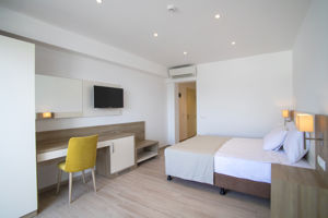 Blue Cruise & Club Shark Hotel