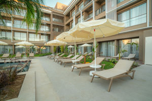 Prive Suite Side & Spa