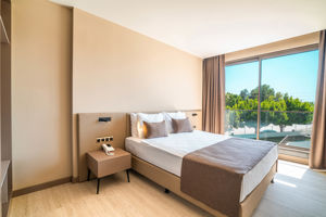 Prive Suite Side & Spa