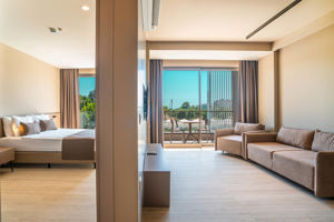 Prive Suite Side & Spa
