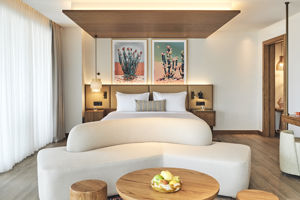 Woonvoorbeeld premium suite zwembadzicht