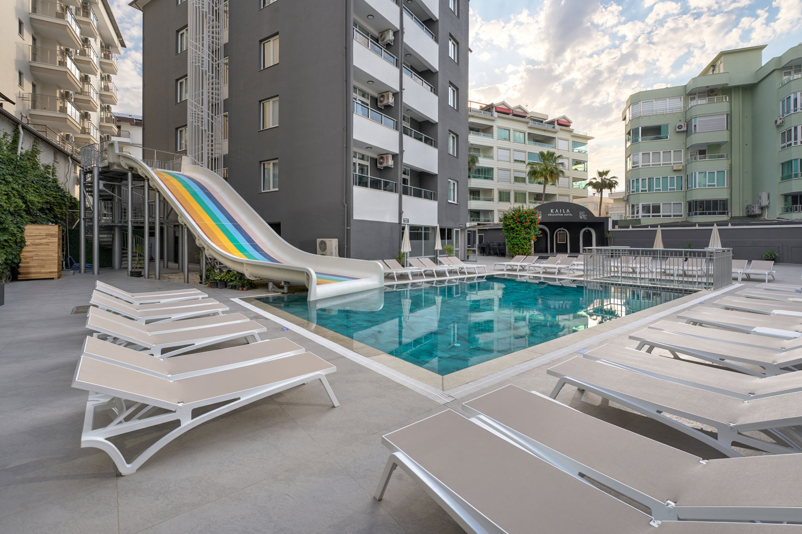 Krizantem Hotel slide 2