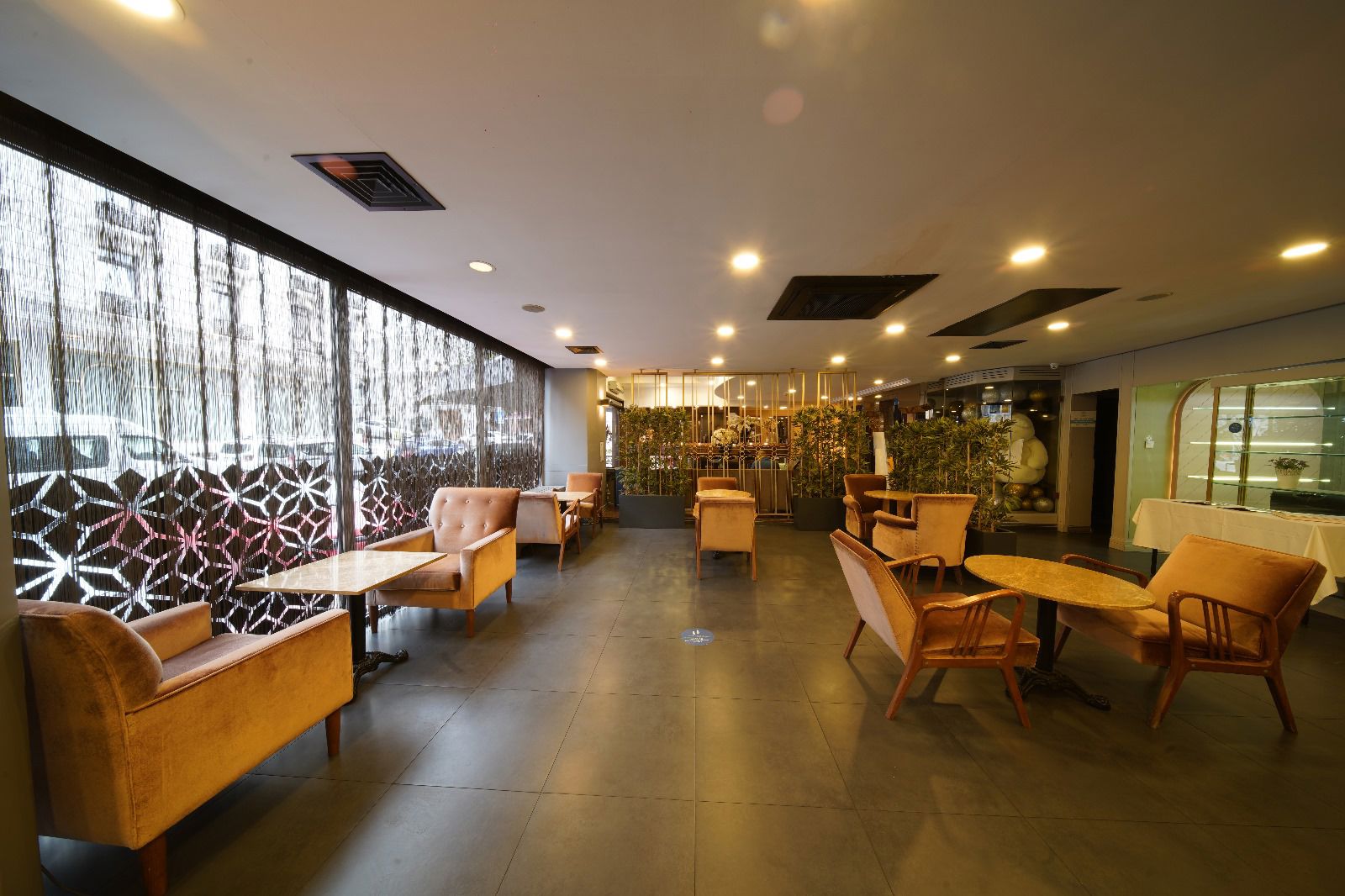 All Seasons Hotel slide 3