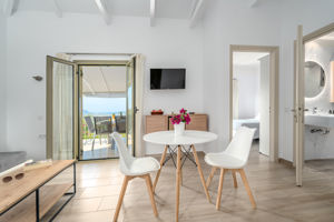 Woonvoorbeeld 2-kamervilla met privezwembad en zee- of tuinzicht