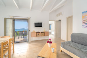 Woonvoorbeeld 3-kamervilla met privezwembad en zeezicht