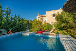 Woonvoorbeeld 3-kamervilla met privezwembad en zeezicht