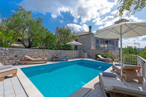 Woonvoorbeeld 4-kamervilla met privezwembad en zee- of zijzeezicht