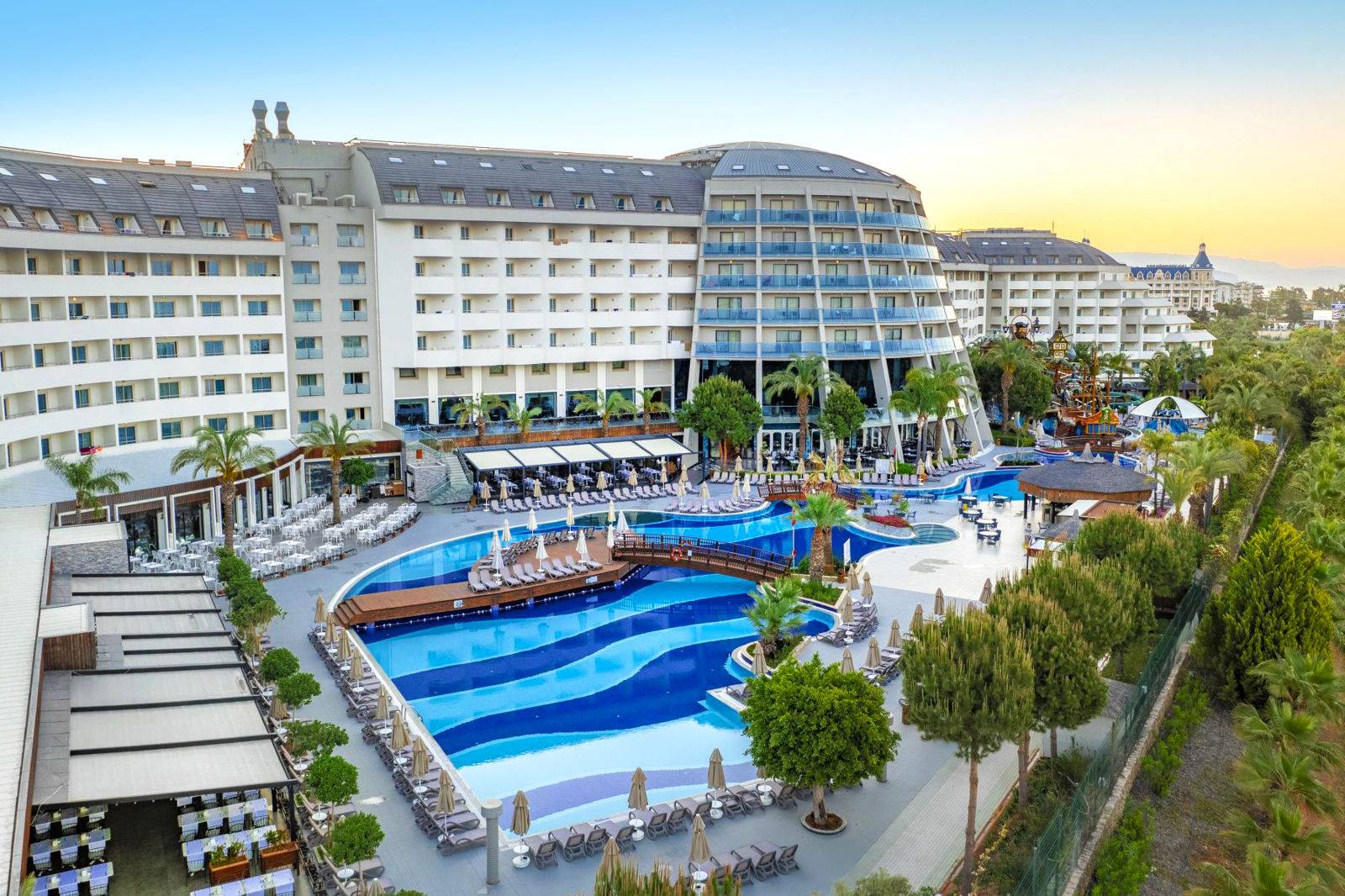 Long Beach Alanya slide 2