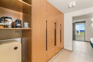 Woonvoorbeeld 2-persoonskamer, zwembadzicht