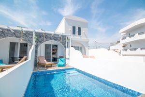 Alexander Studios & Suites