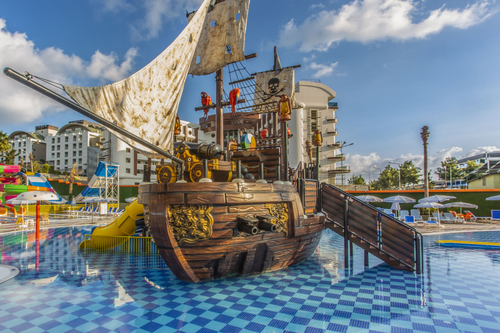 Lonicera World Hotel slide 3