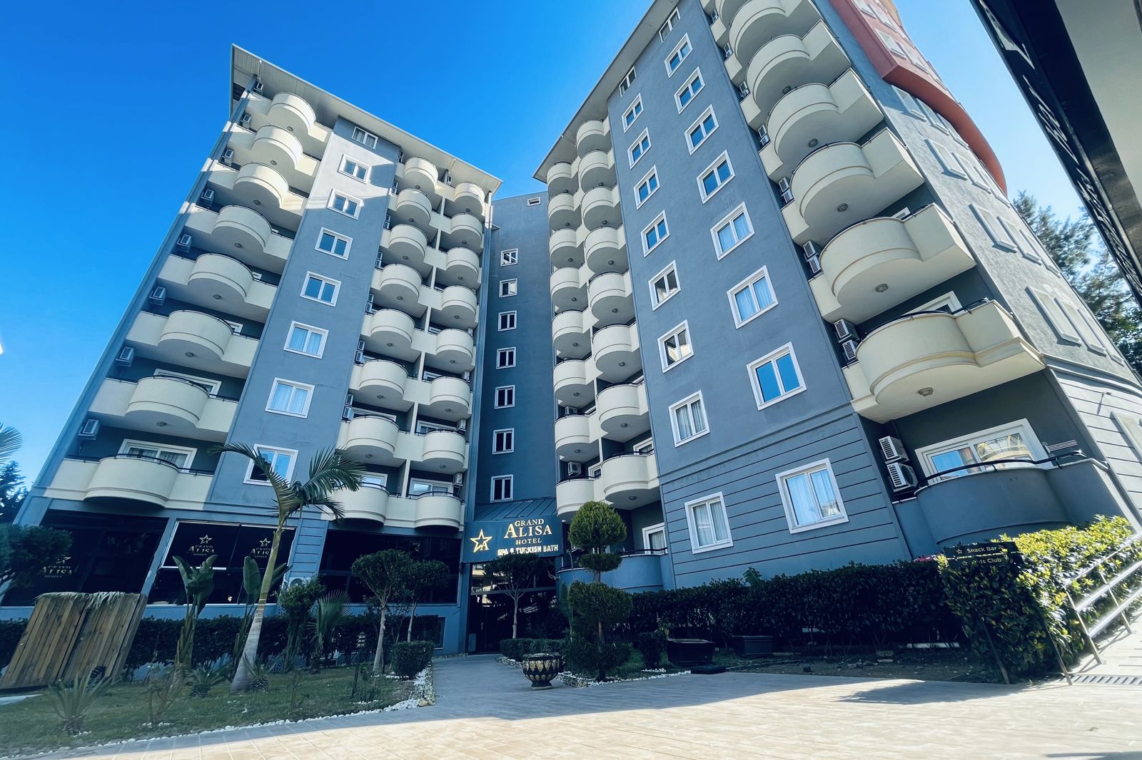 Grand Alisa Hotel slide 3