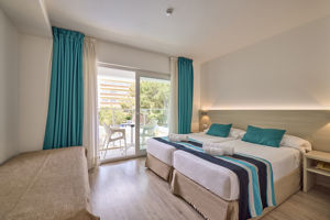 Woonvoorbeeld 2-persoonskamer deluxe zwembadzicht